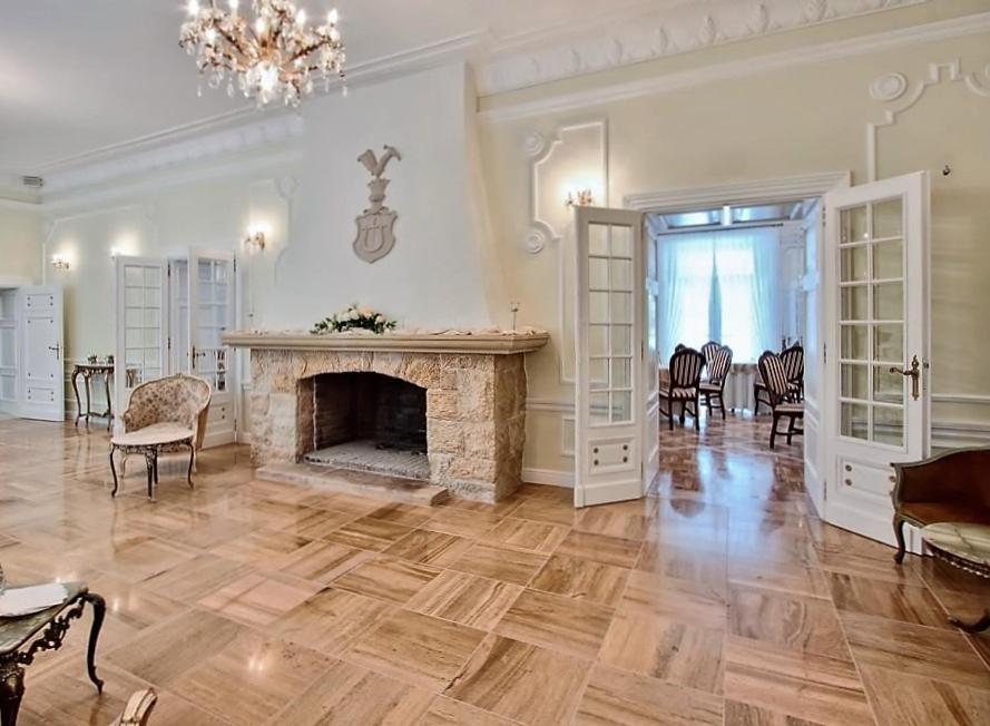 Palac Kobylin Екстериор снимка
