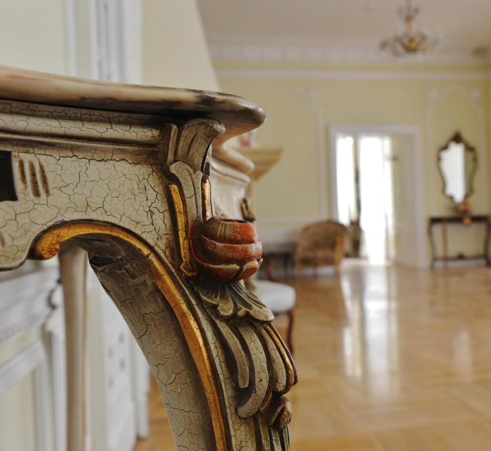 Palac Kobylin Екстериор снимка
