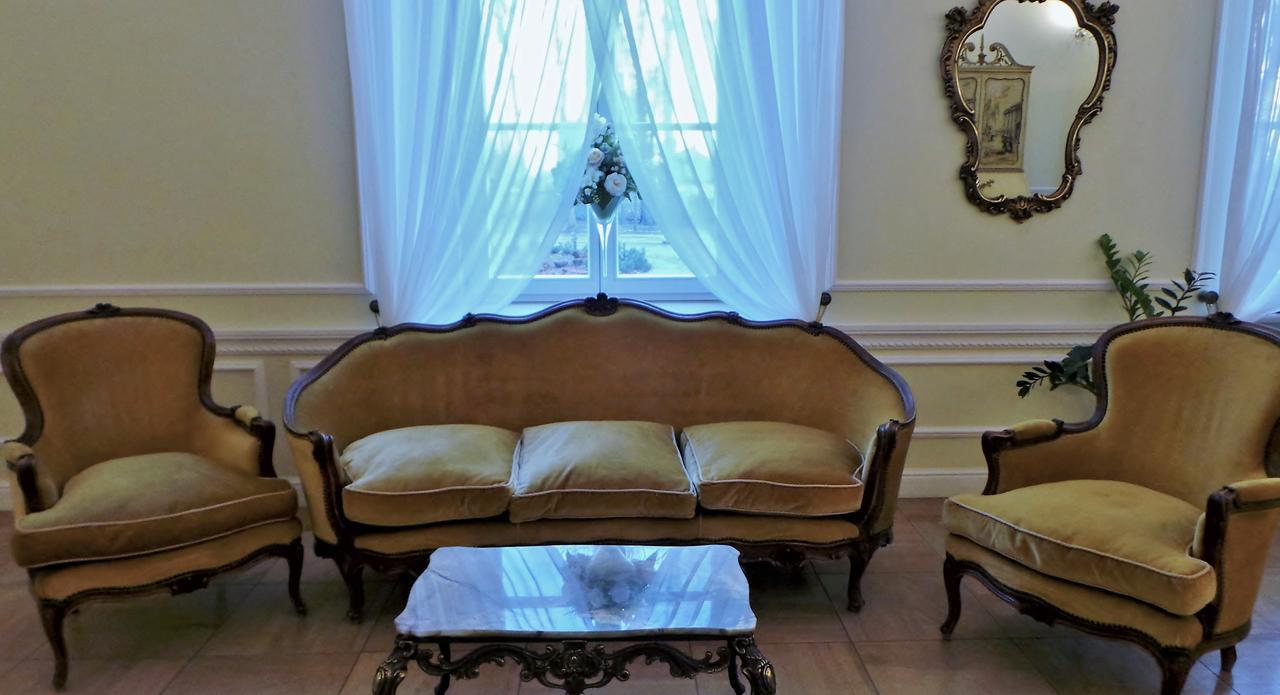 Palac Kobylin Екстериор снимка