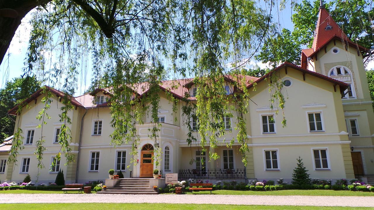 Palac Kobylin Екстериор снимка